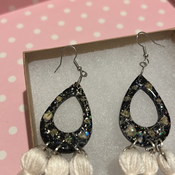 Tassel earrings - Picture 2 of 2